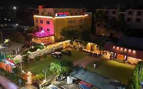 Hotel Ananta Sayana